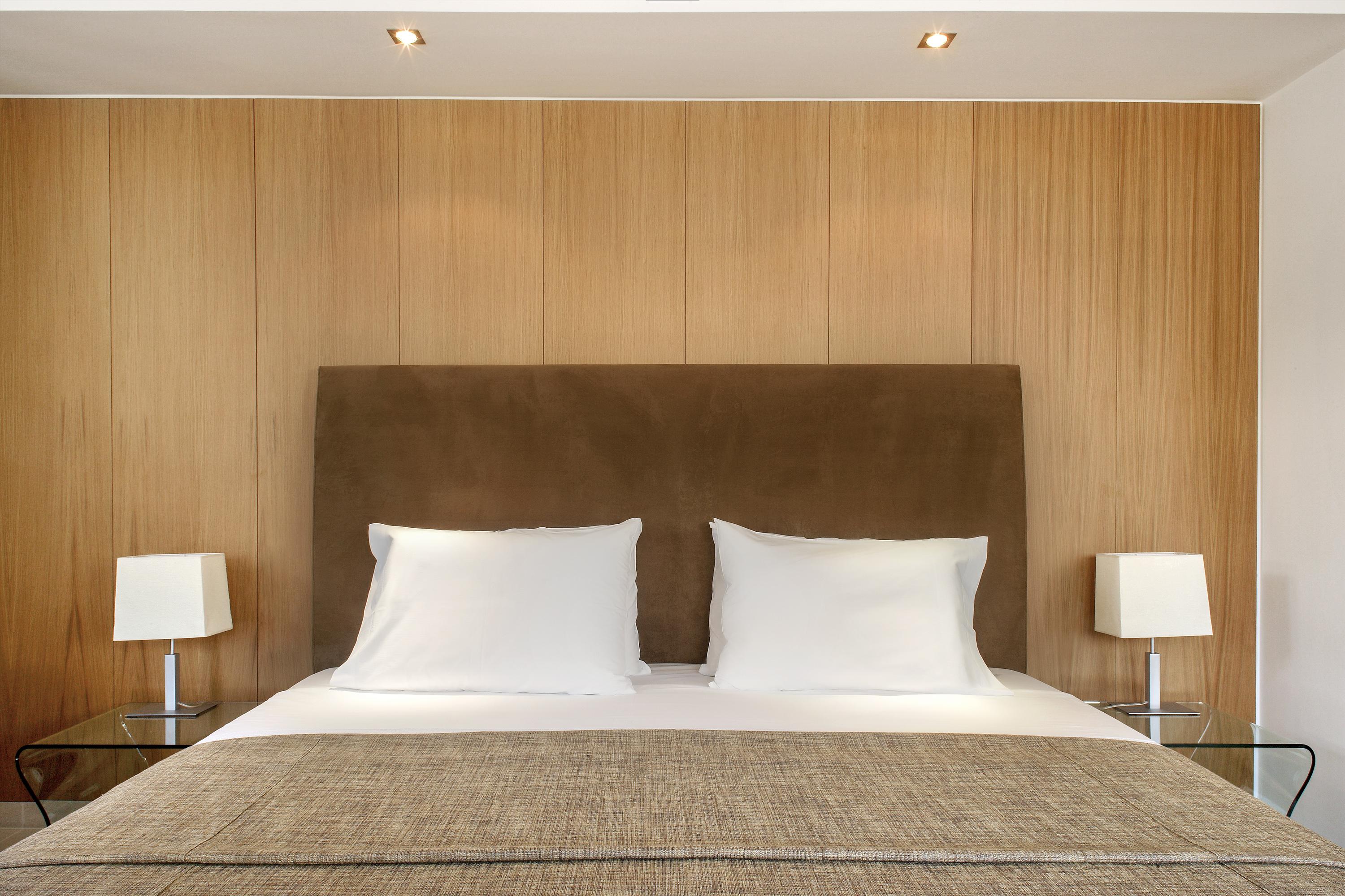 Daios Luxury Living Tessalónica Exterior foto A bed