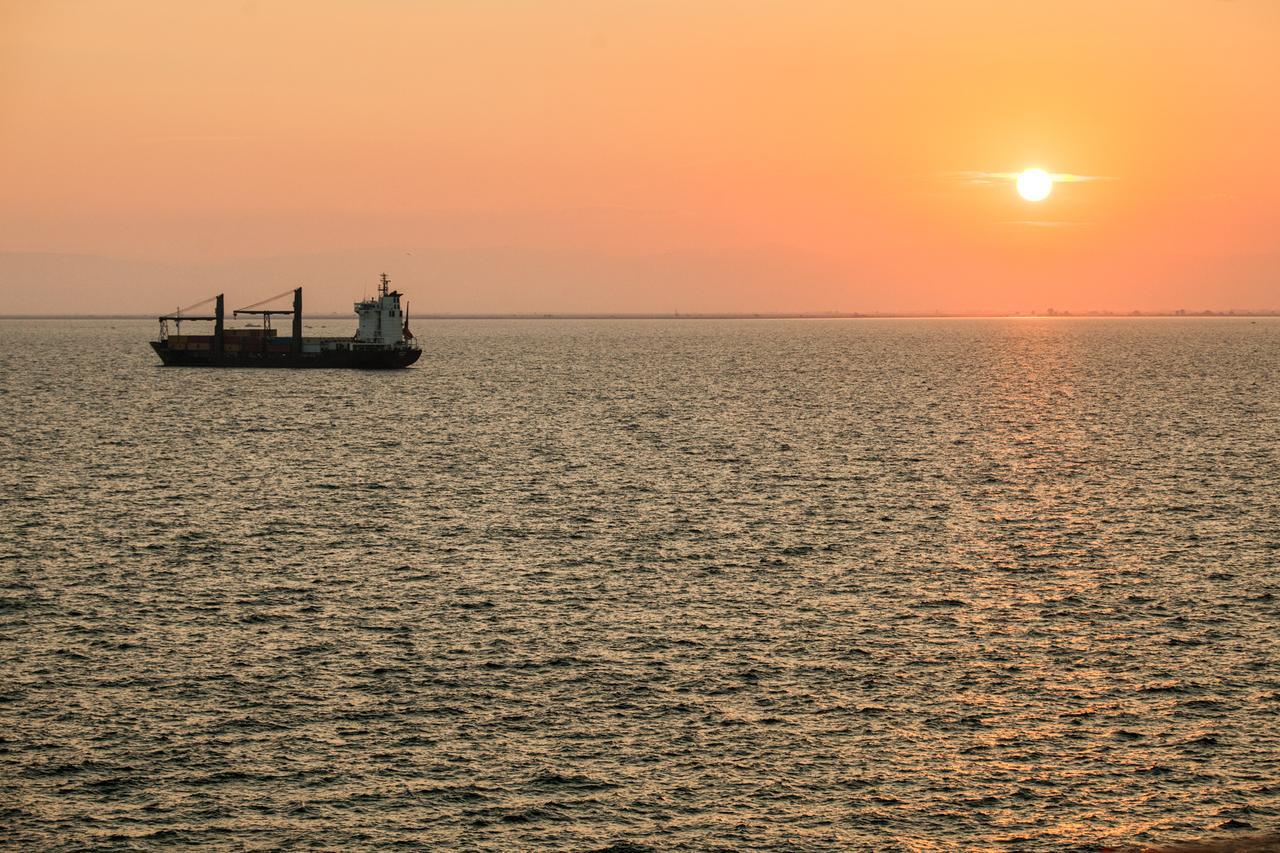 Daios Luxury Living Tessalónica Exterior foto Sunset over the Bay of Bengal